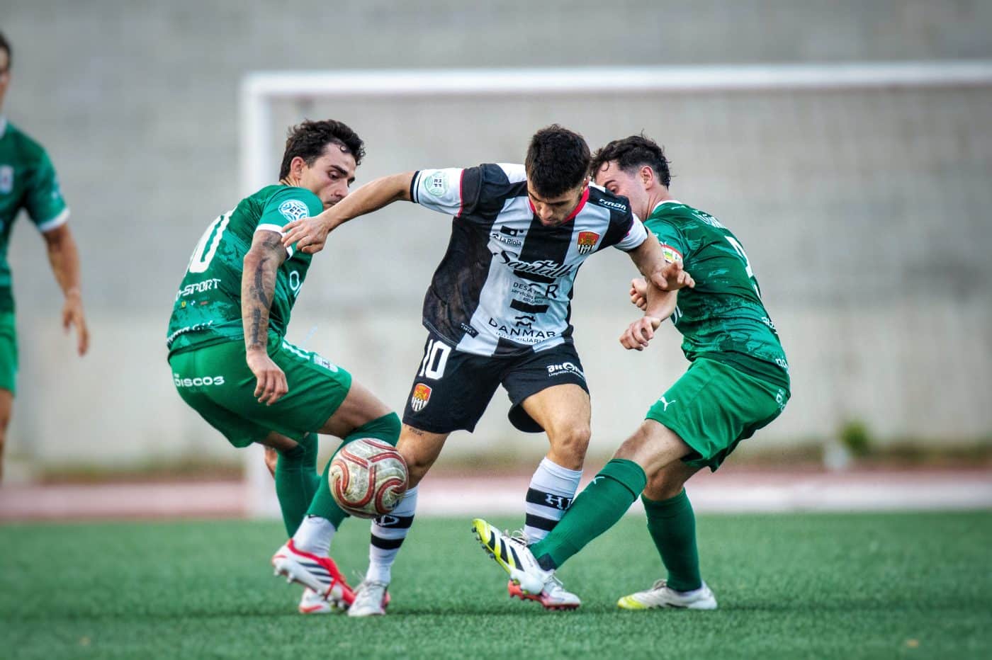 El Náxara se lleva el recuperado Trofeo Costa del Vino tras imponerse al Haro Deportivo 3 El Náxara se lleva el recuperado Trofeo Costa del Vino tras imponerse al Haro Deportivo 3