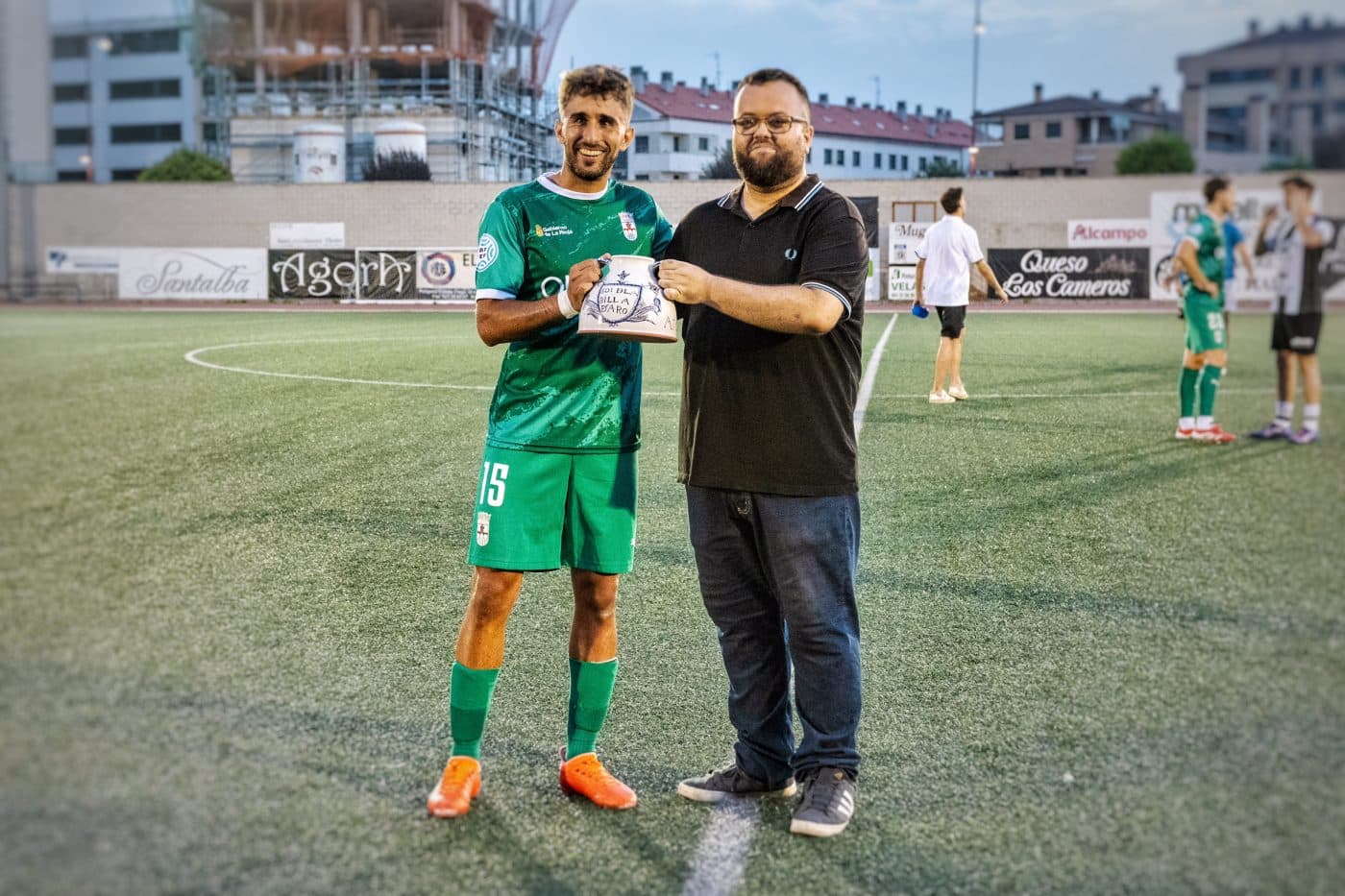 El Náxara se lleva el recuperado Trofeo Costa del Vino tras imponerse al Haro Deportivo 1 El Náxara se lleva el recuperado Trofeo Costa del Vino tras imponerse al Haro Deportivo 1