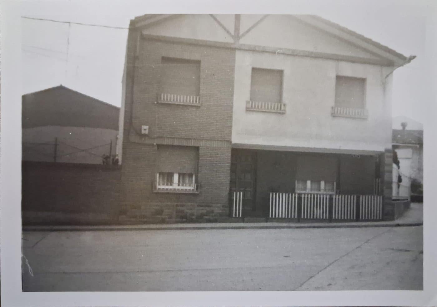 El recital de Adriana Bañares en la casa donde transcurrió su infancia cuelga el cartel de completo 1
