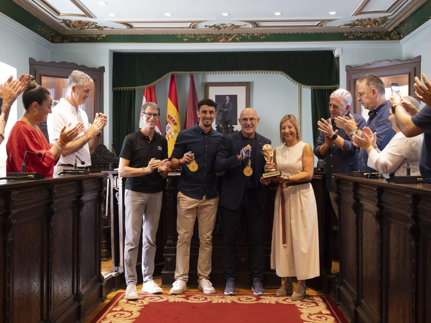 Haro se vuelca con Luis de la Fuente en un multitudinario recibimiento en el Ayuntamiento 13