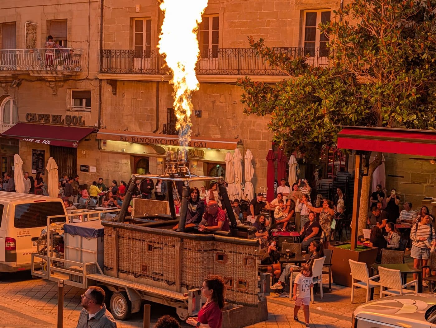 Haro vuelve a sentir el calor de los globos en la plaza de la Paz 11