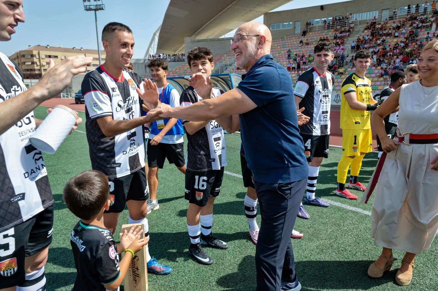 La UD Logroñés conquista el Trofeo Luis de la Fuente en una jornada de homenaje al seleccionador de Haro 9