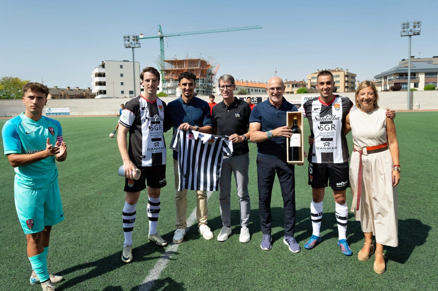 La UD Logroñés conquista el Trofeo Luis de la Fuente en una jornada de homenaje al seleccionador de Haro 8