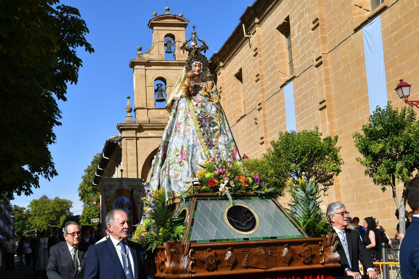 FOTOS: Haro cubre de flores a la Virgen de la Vega en su día grande 53