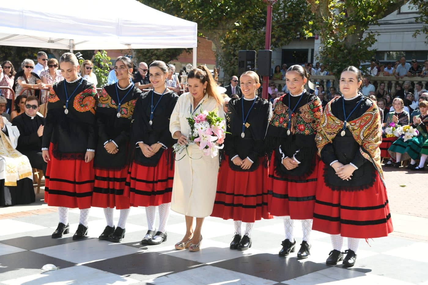 FOTOS: Haro cubre de flores a la Virgen de la Vega en su día grande 28
