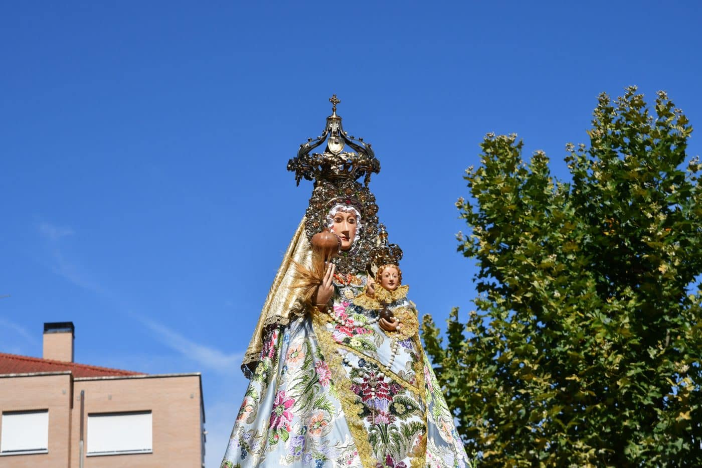 FOTOS: Haro cubre de flores a la Virgen de la Vega en su día grande 24