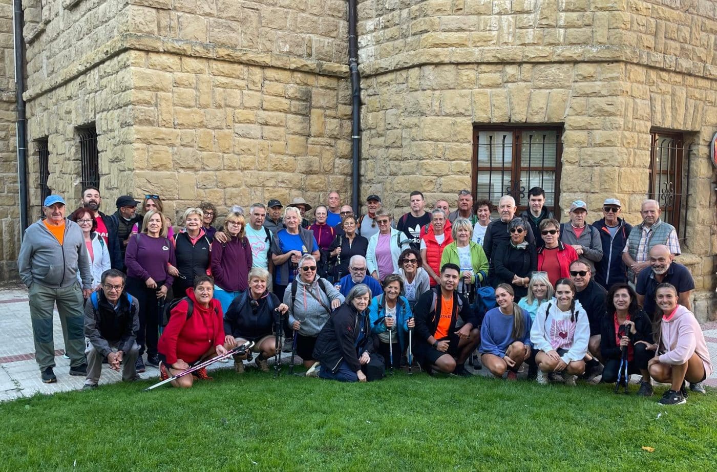 Cerca de 50 personas recorren el Camino de Santiago en una nueva salida de los Paseos Saludables de Haro 1 Cerca de 50 personas recorren el Camino de Santiago en una nueva salida de los Paseos Saludables de Haro 1