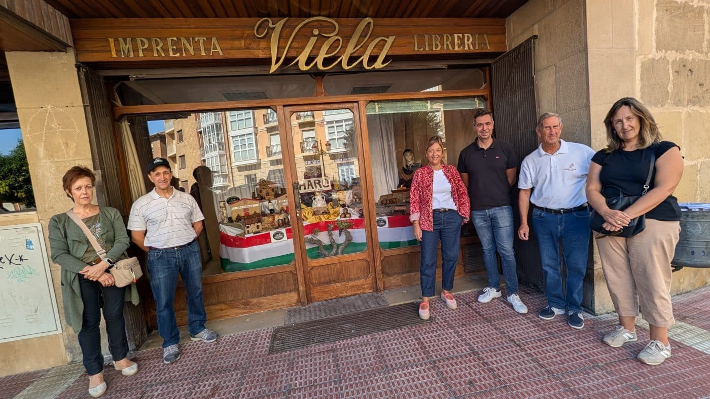 Chelu cambia las bicis por las maquetas para recrear el Haro del vino 1