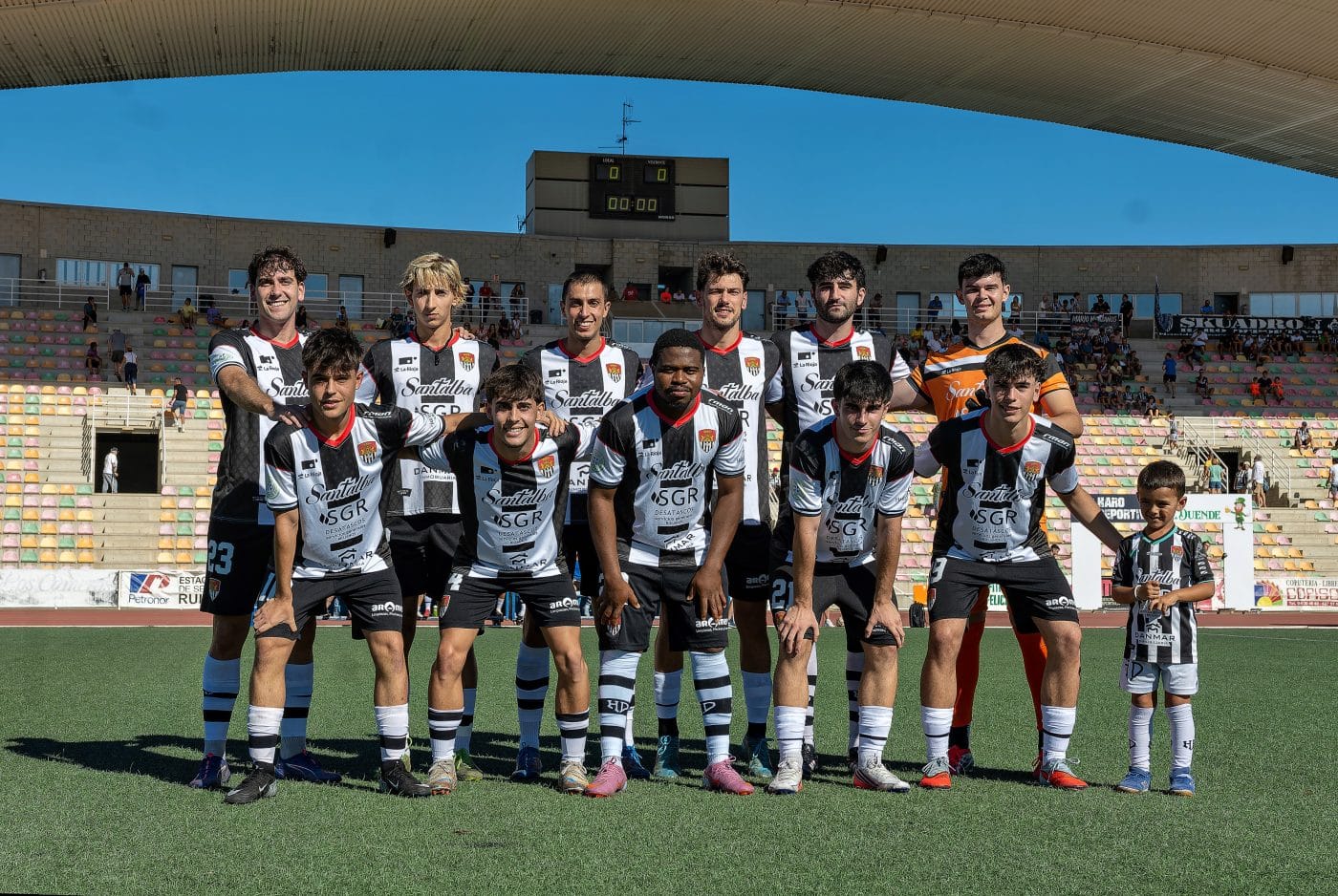 El Haro Deportivo se estrena en el Luis de la Fuente con un triunfo de locura ante el Calasancio 7