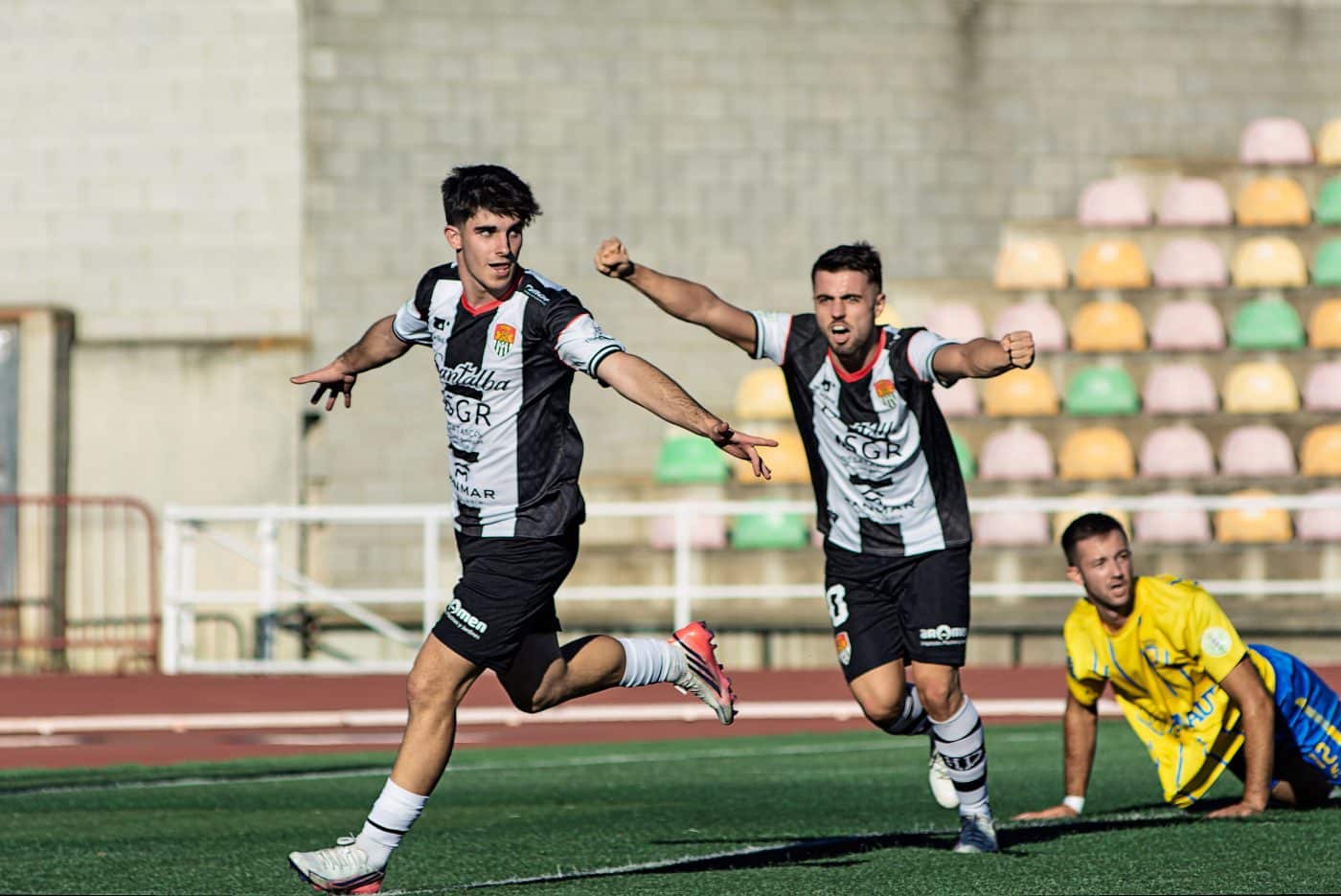 El Haro Deportivo se estrena en el Luis de la Fuente con un triunfo de locura ante el Calasancio 8
