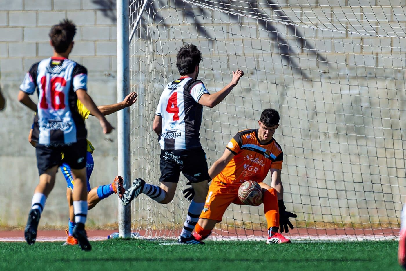 El Haro Deportivo se estrena en el Luis de la Fuente con un triunfo de locura ante el Calasancio 6