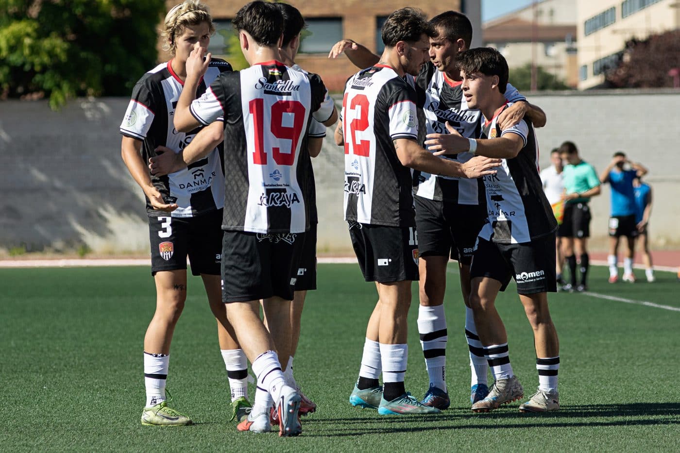 El Haro Deportivo se estrena en el Luis de la Fuente con un triunfo de locura ante el Calasancio 5