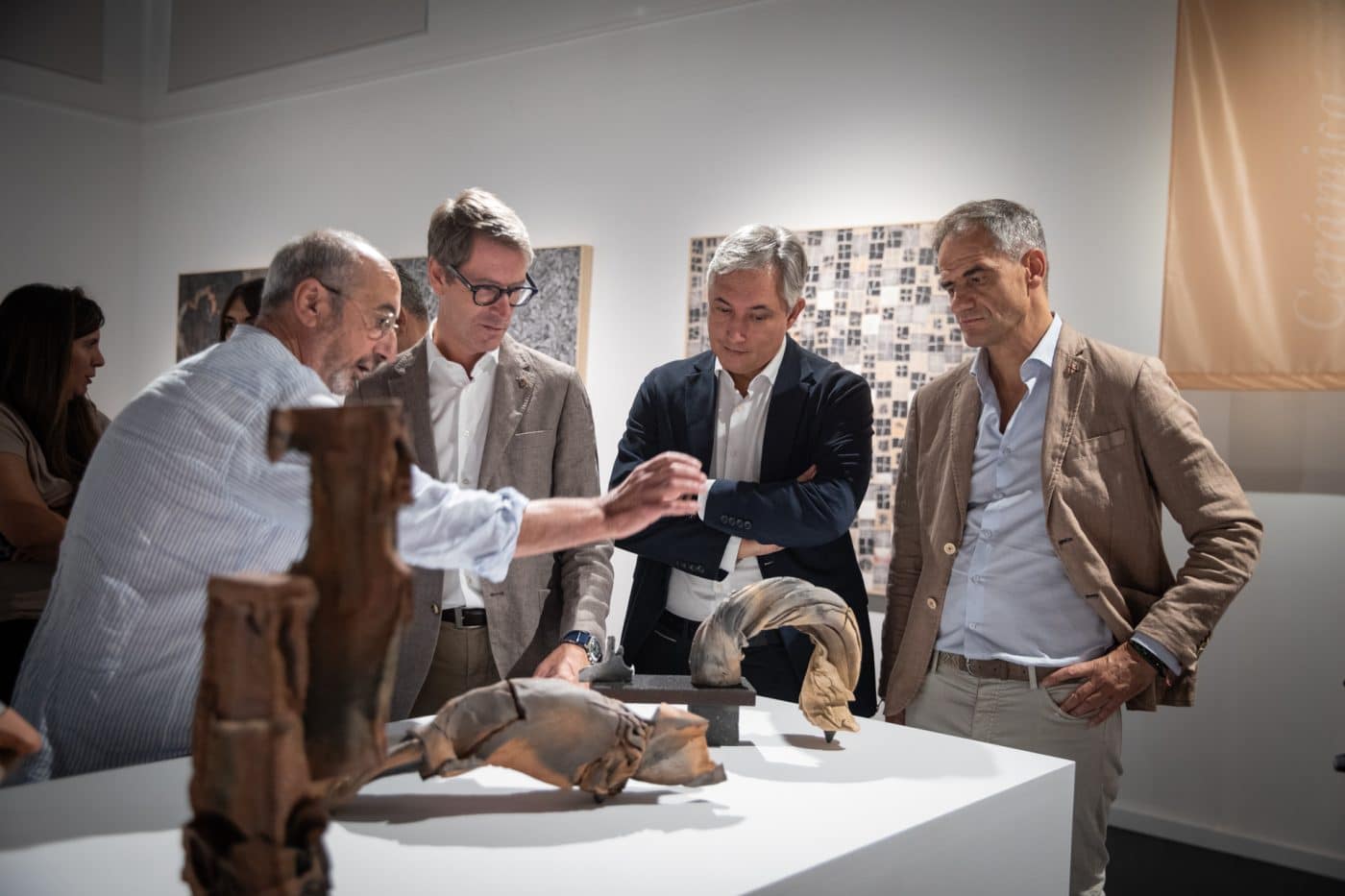 El jarrero Rafa Pérez lleva su universo creativo a la Sala Amós Salvador con ‘El rastro de Wei’ 1 El jarrero Rafa Pérez lleva su universo creativo a la Sala Amós Salvador con ‘El rastro de Wei’ 1