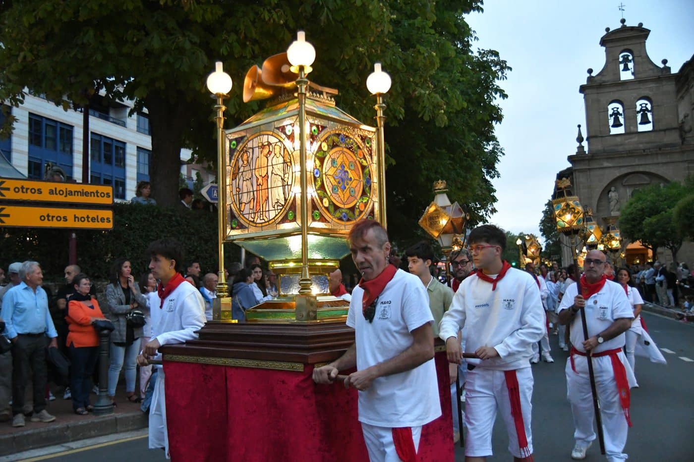FOTOS: Haro se ilumina con su tradicional Rosario de Faroles 44