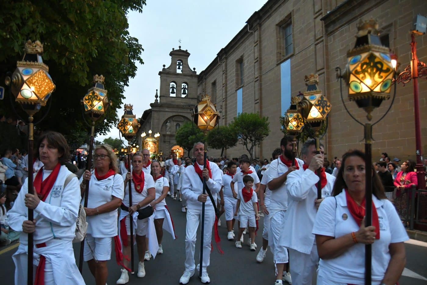 FOTOS: Haro se ilumina con su tradicional Rosario de Faroles 28