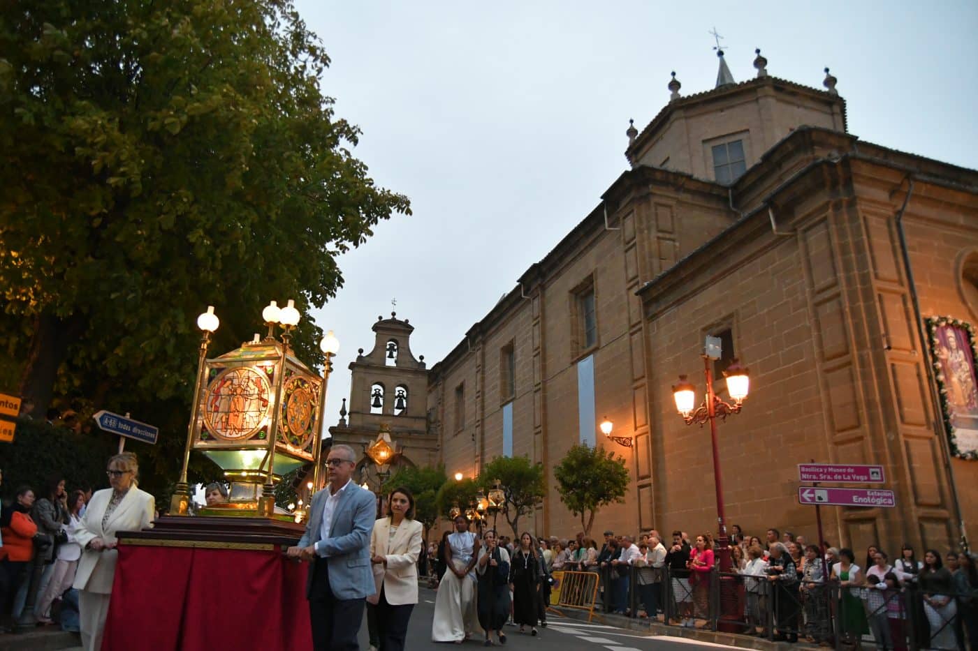 FOTOS: Haro se ilumina con su tradicional Rosario de Faroles 30