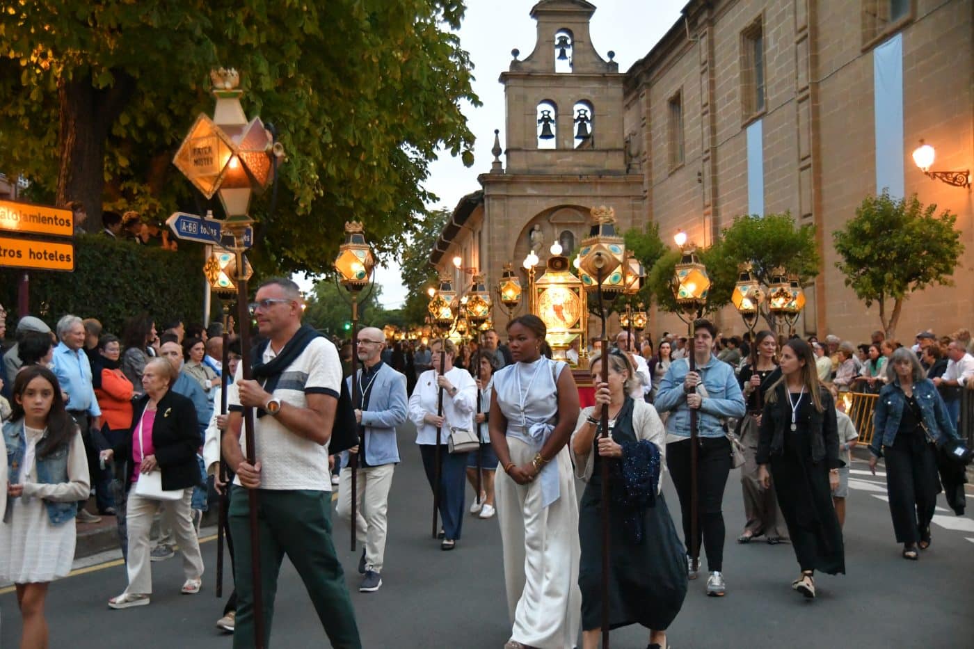 FOTOS: Haro se ilumina con su tradicional Rosario de Faroles 26