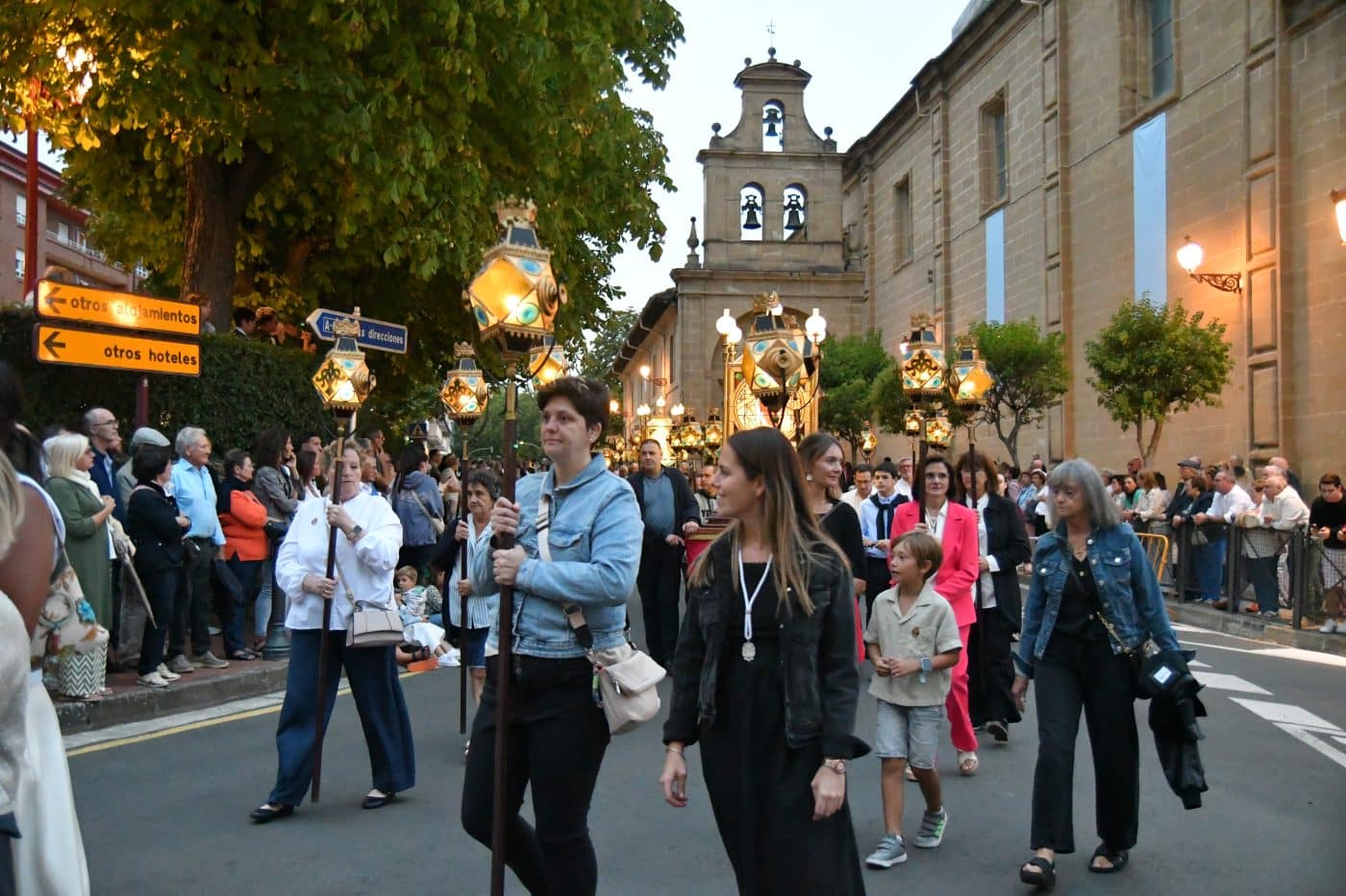 FOTOS: Haro se ilumina con su tradicional Rosario de Faroles 24