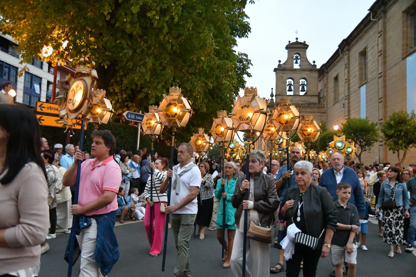 FOTOS: Haro se ilumina con su tradicional Rosario de Faroles 18