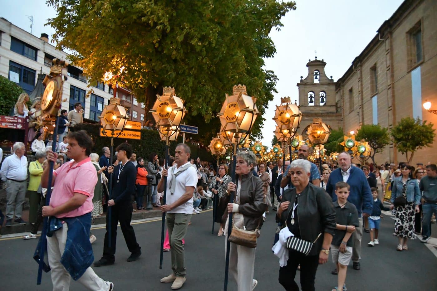 FOTOS: Haro se ilumina con su tradicional Rosario de Faroles 4