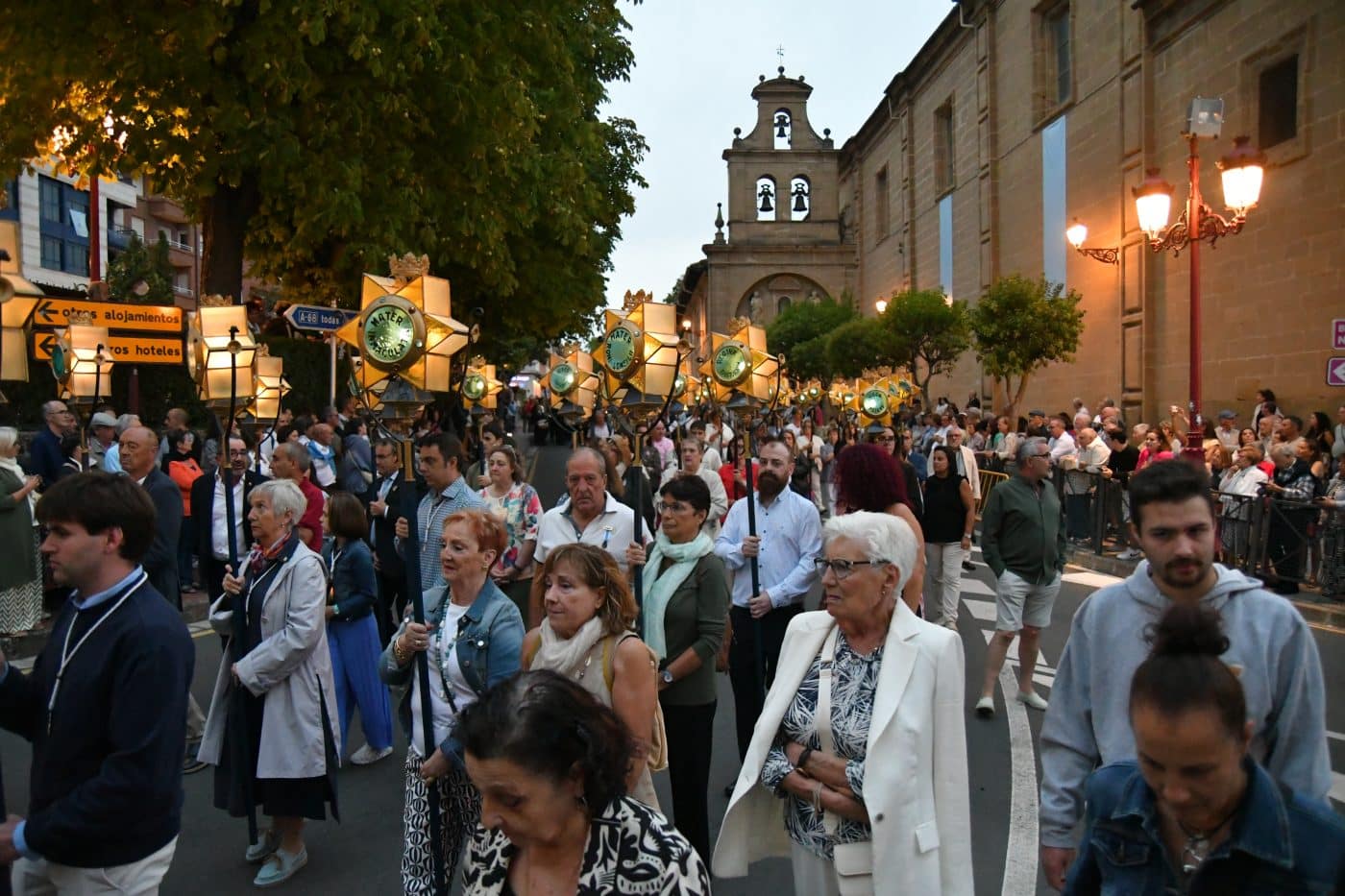 FOTOS: Haro se ilumina con su tradicional Rosario de Faroles 5