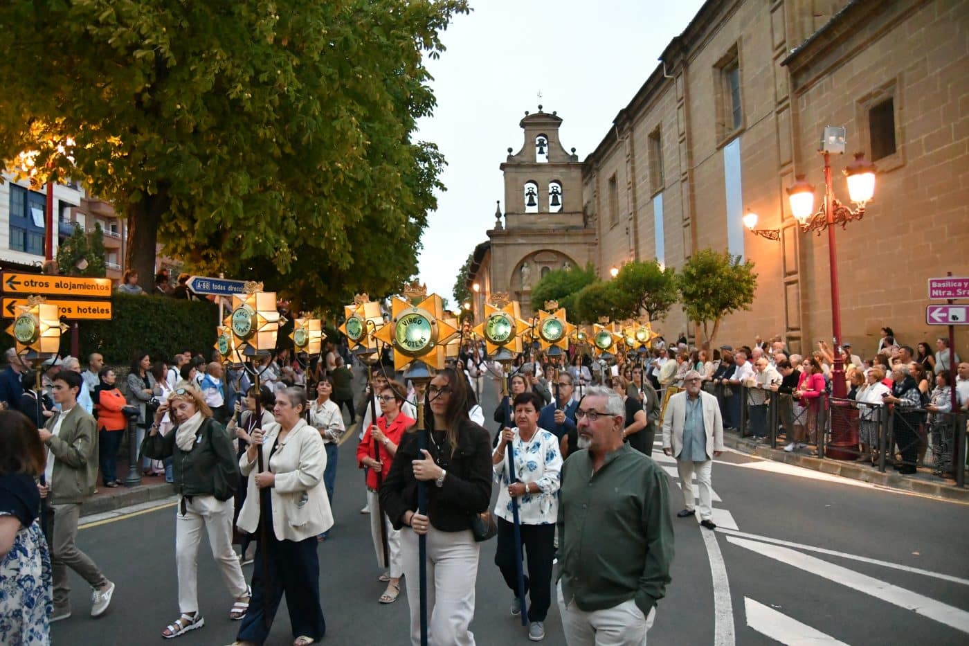 FOTOS: Haro se ilumina con su tradicional Rosario de Faroles 6