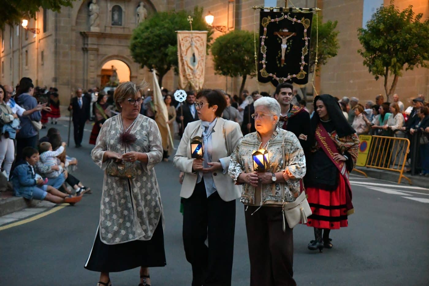 FOTOS: Haro se ilumina con su tradicional Rosario de Faroles 13