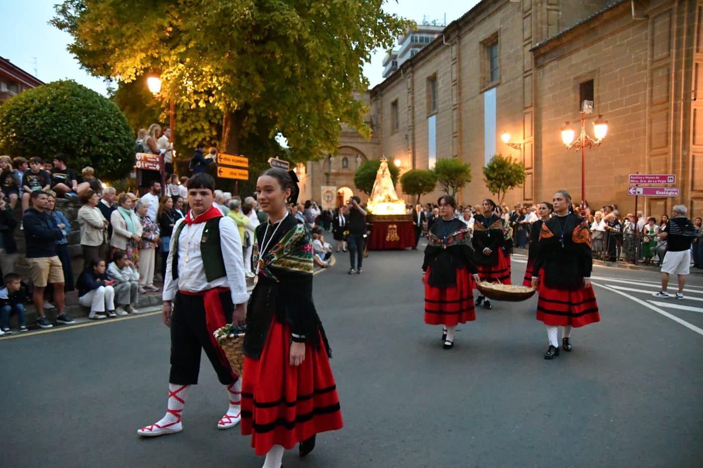 FOTOS: Haro se ilumina con su tradicional Rosario de Faroles 16