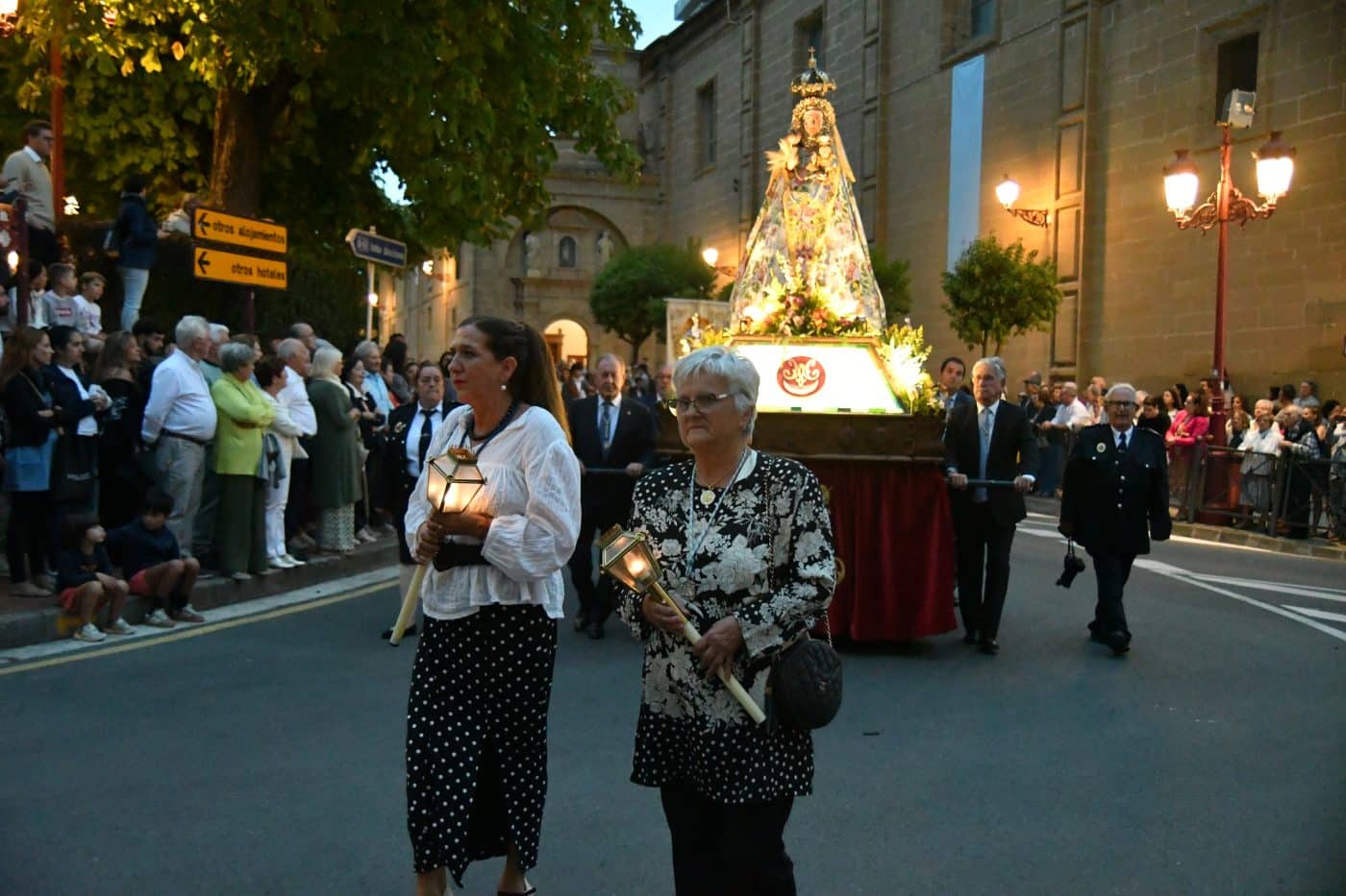 FOTOS: Haro se ilumina con su tradicional Rosario de Faroles 17