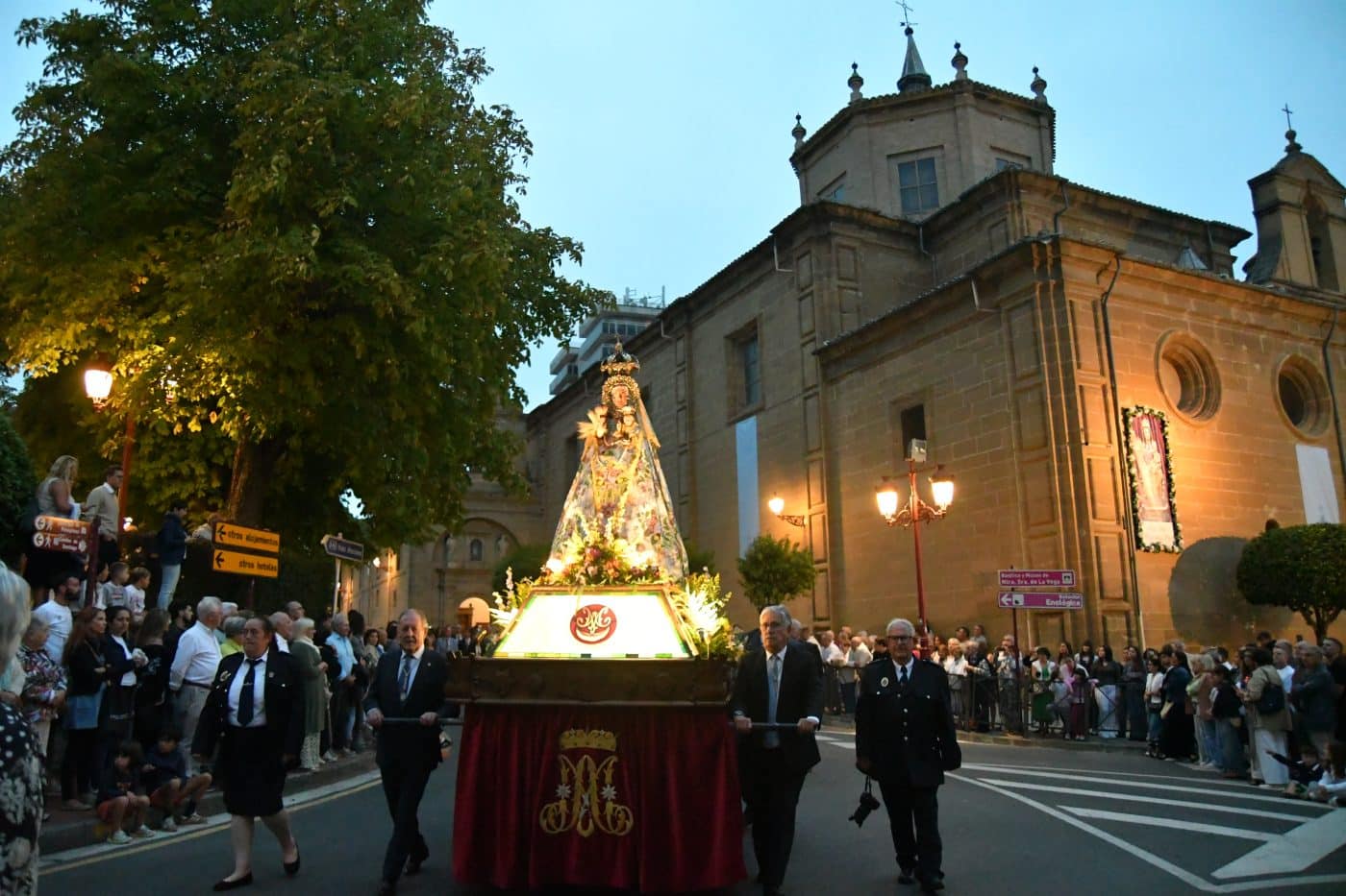 FOTOS: Haro se ilumina con su tradicional Rosario de Faroles 14