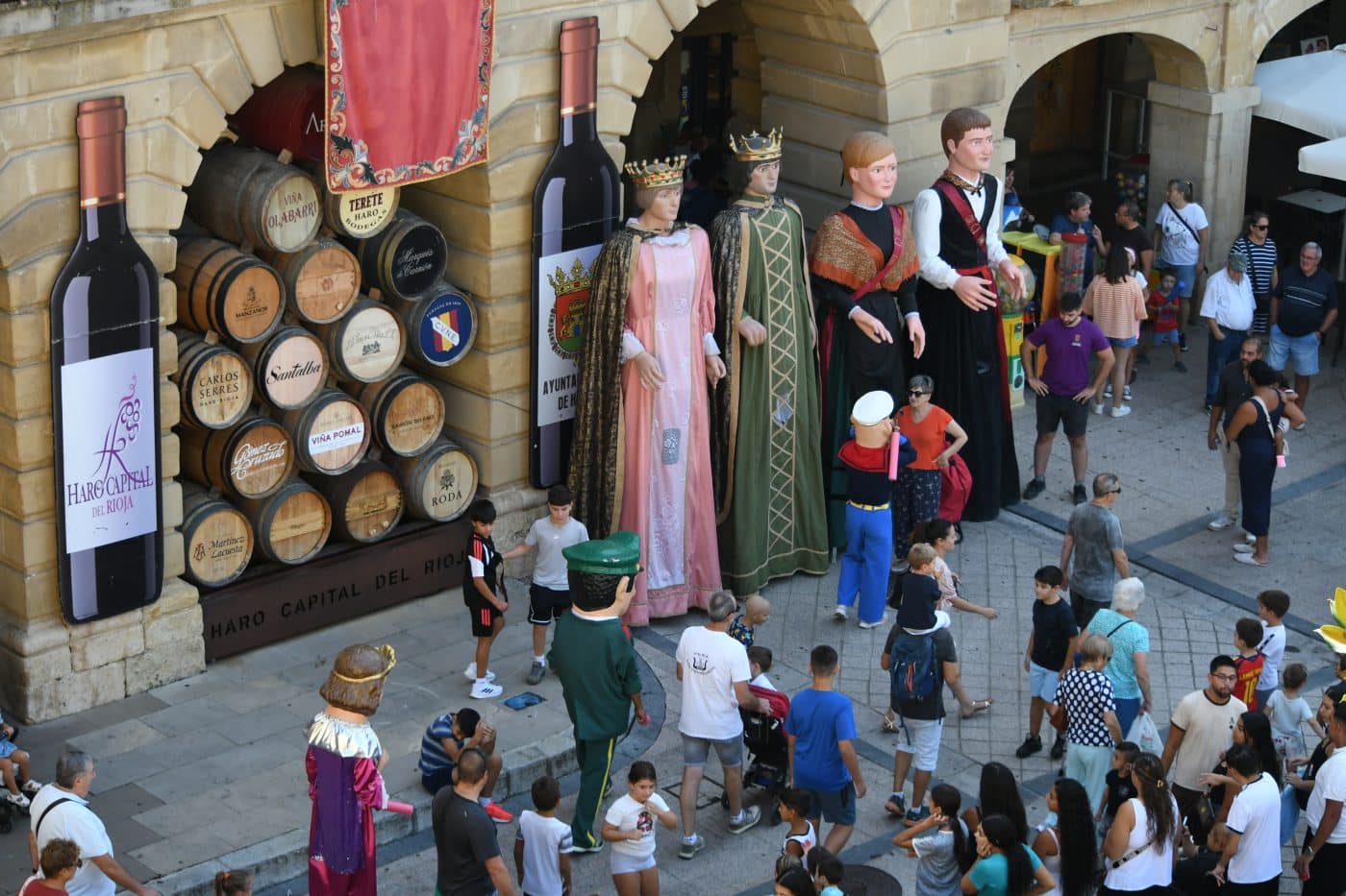 Haro da la bienvenida a sus fiestas entre cohetes y homenajes 17