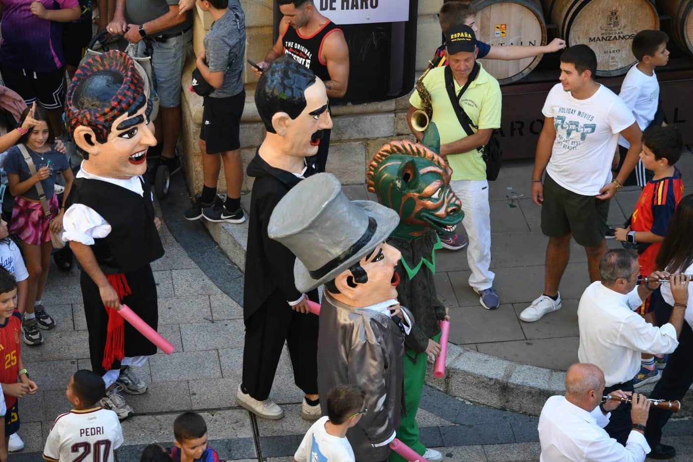 Haro da la bienvenida a sus fiestas entre cohetes y homenajes 16