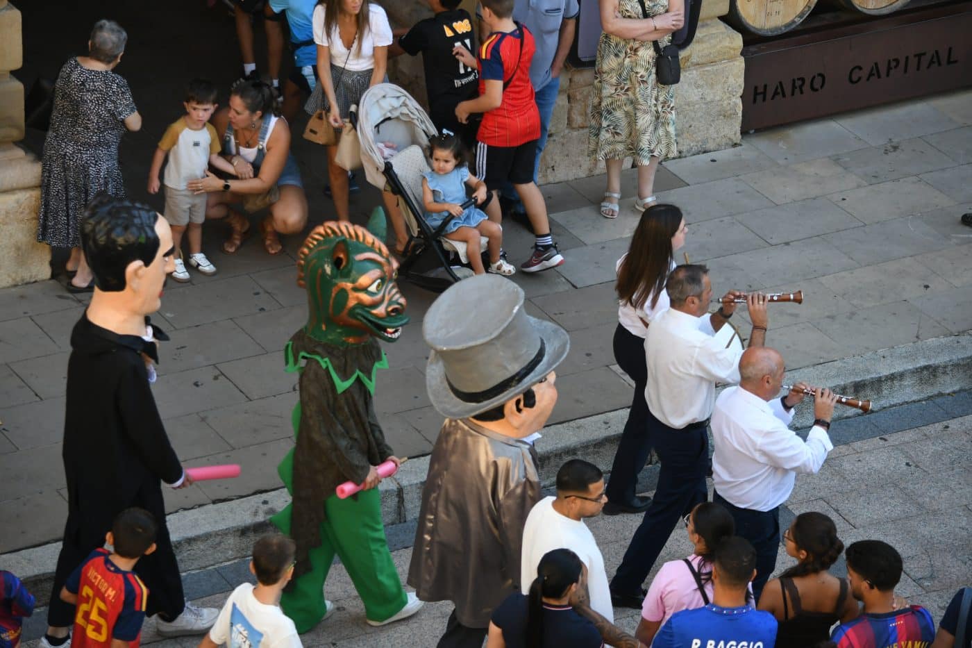 Haro da la bienvenida a sus fiestas entre cohetes y homenajes 15