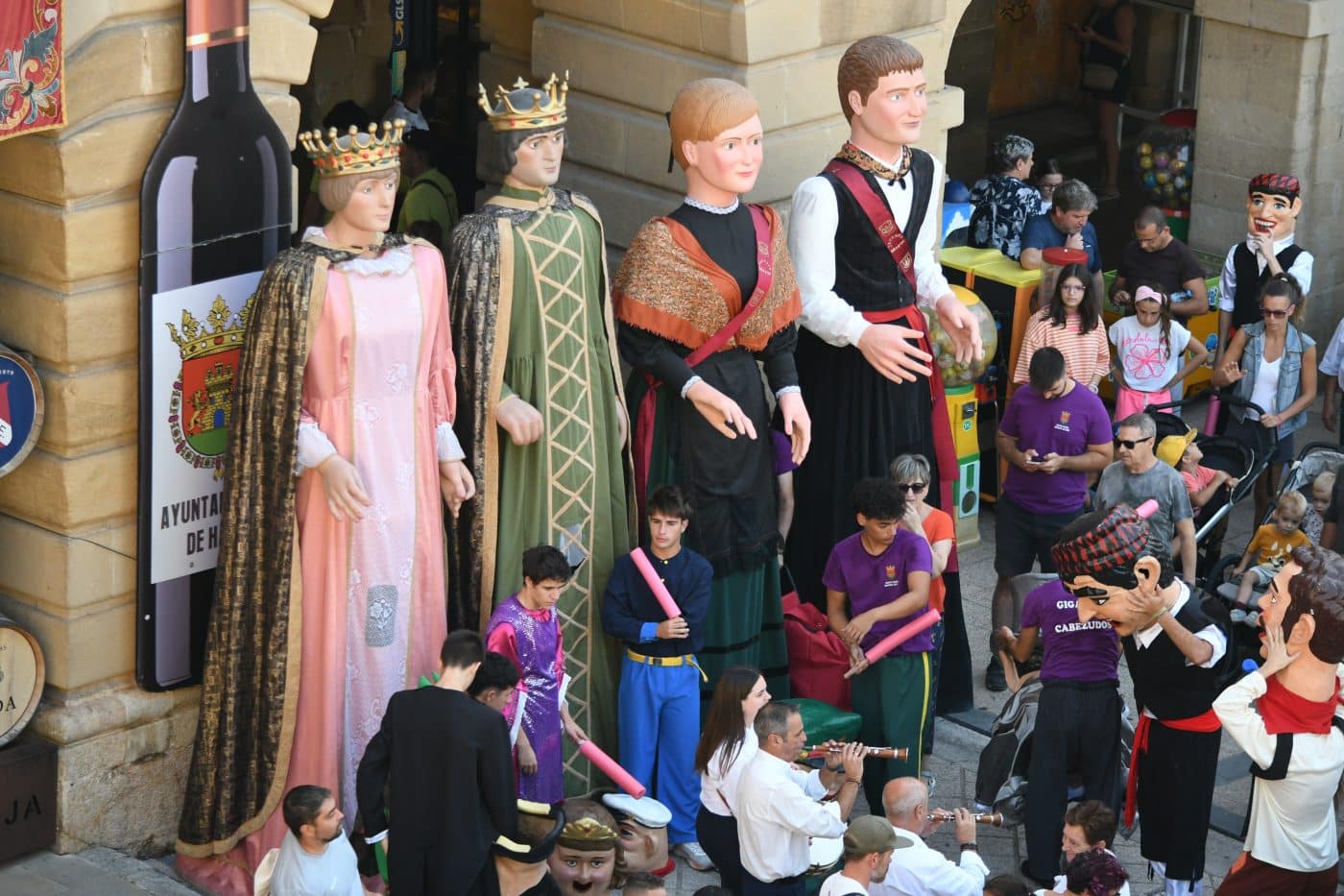 Haro da la bienvenida a sus fiestas entre cohetes y homenajes 13