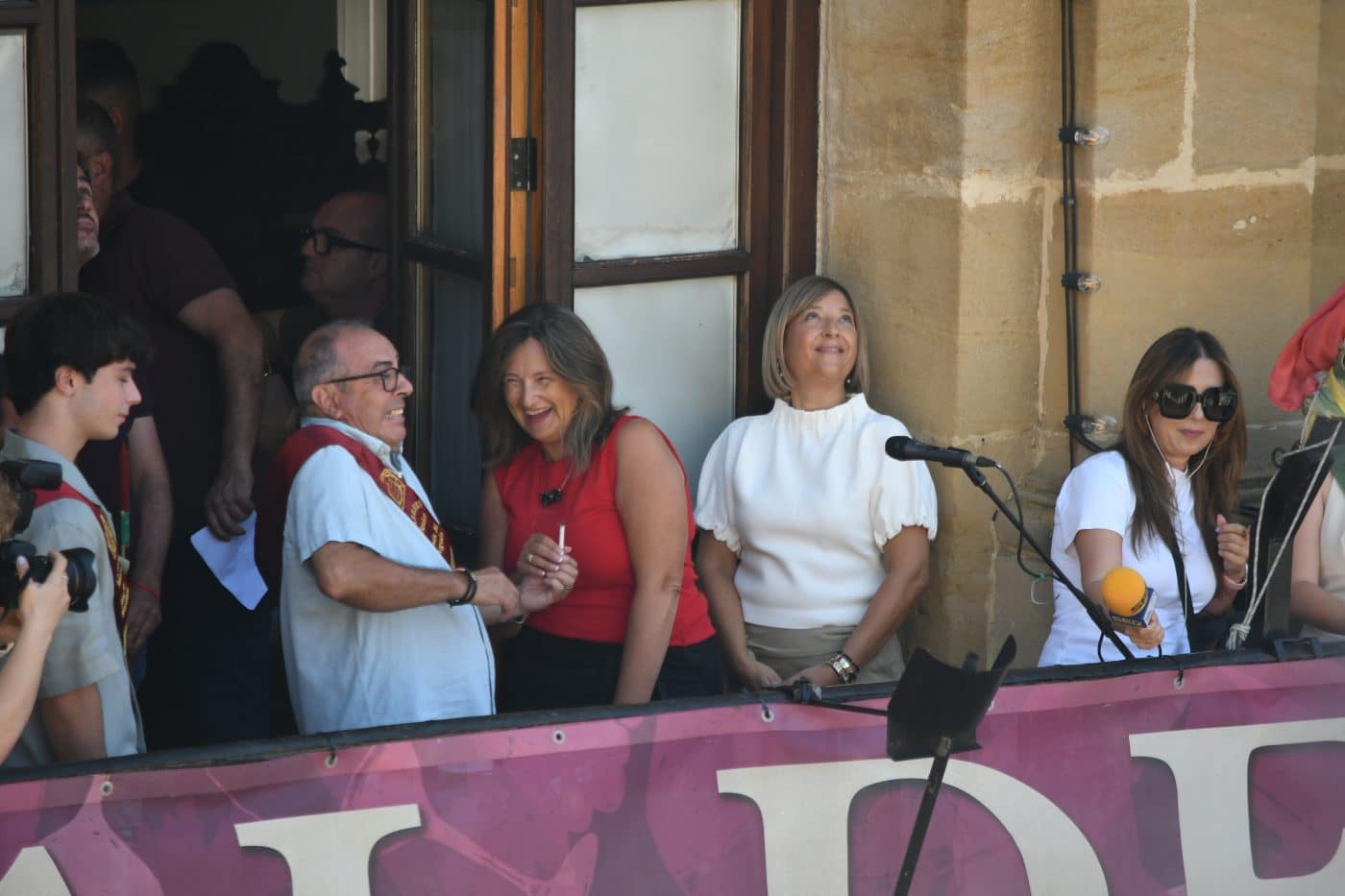 Haro da la bienvenida a sus fiestas entre cohetes y homenajes 11