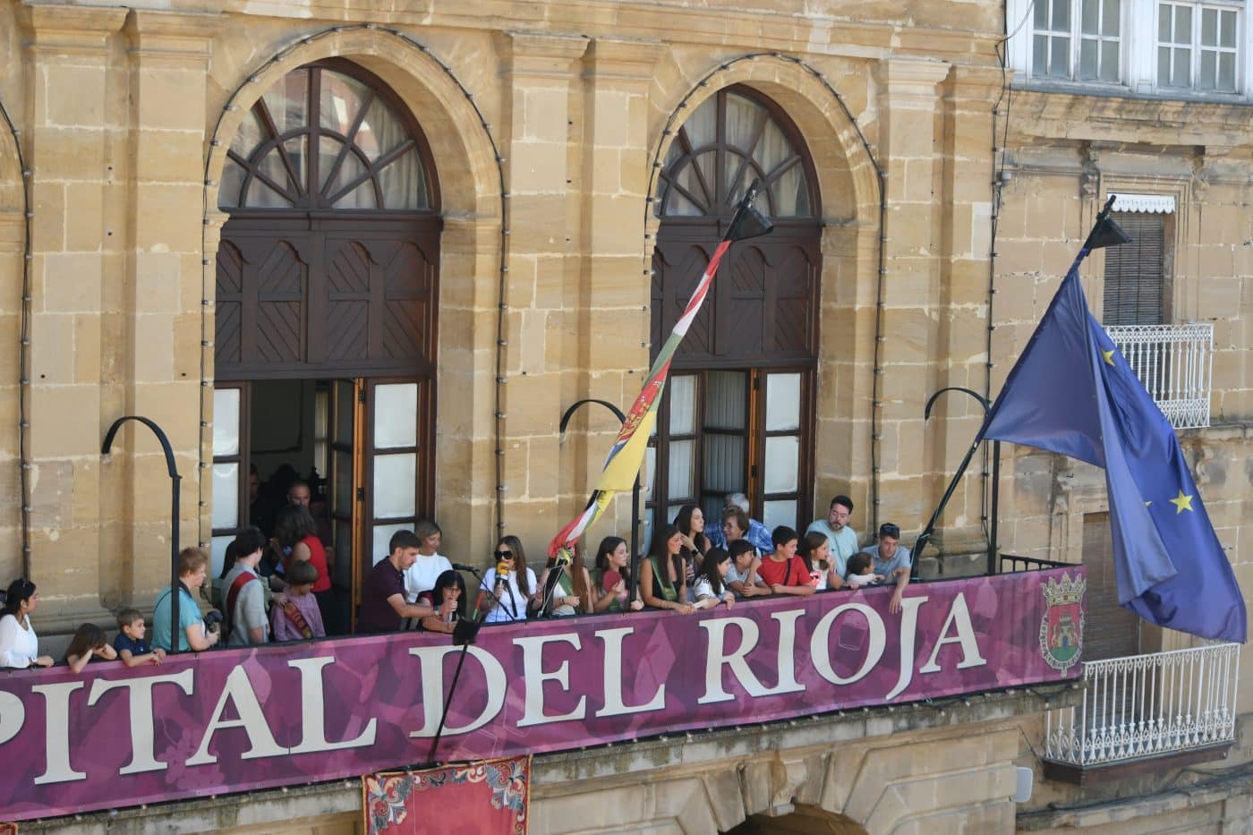 Haro da la bienvenida a sus fiestas entre cohetes y homenajes 9
