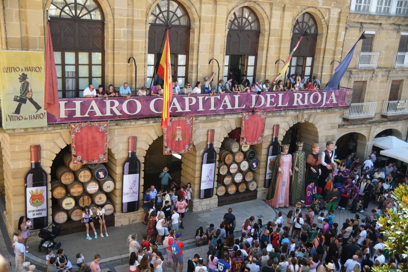 Haro da la bienvenida a sus fiestas entre cohetes y homenajes 14
