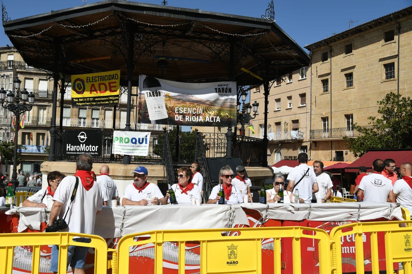 Haro da la bienvenida a sus fiestas entre cohetes y homenajes 36