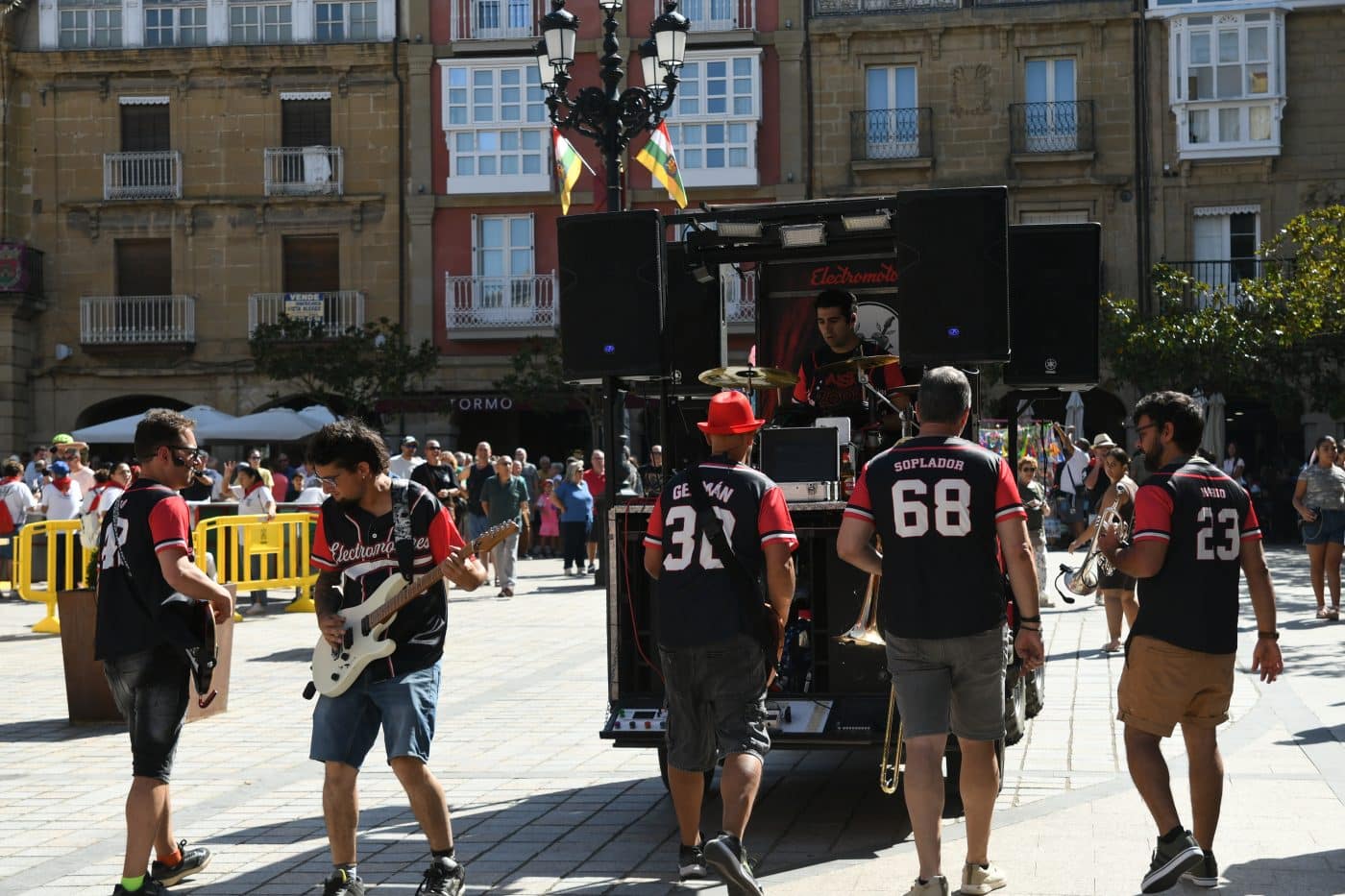 Haro da la bienvenida a sus fiestas entre cohetes y homenajes 33