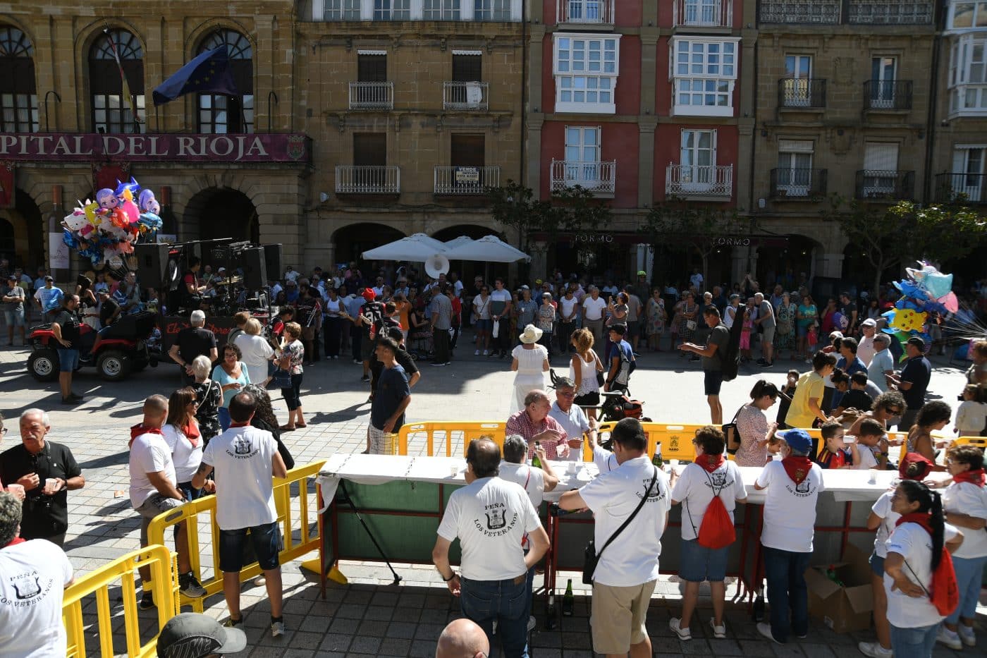 Haro da la bienvenida a sus fiestas entre cohetes y homenajes 32