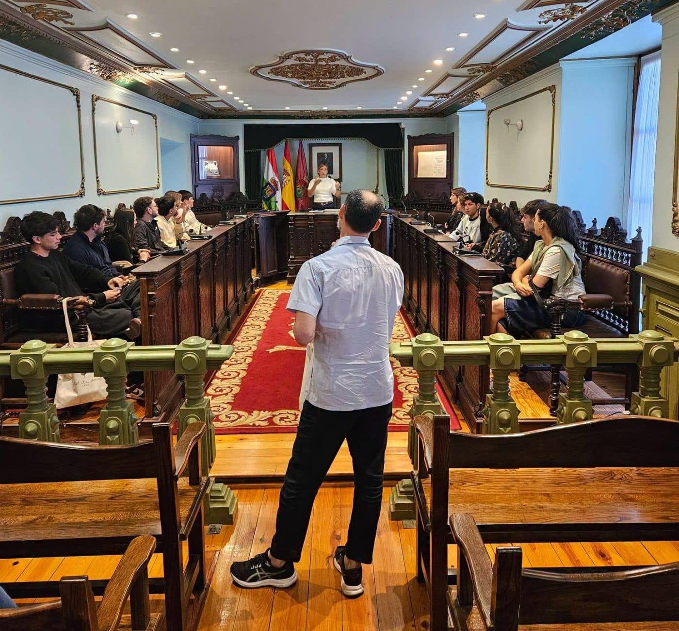 Haro recibe a los 14 jóvenes participantes en el programa 'También Riojanos' 1