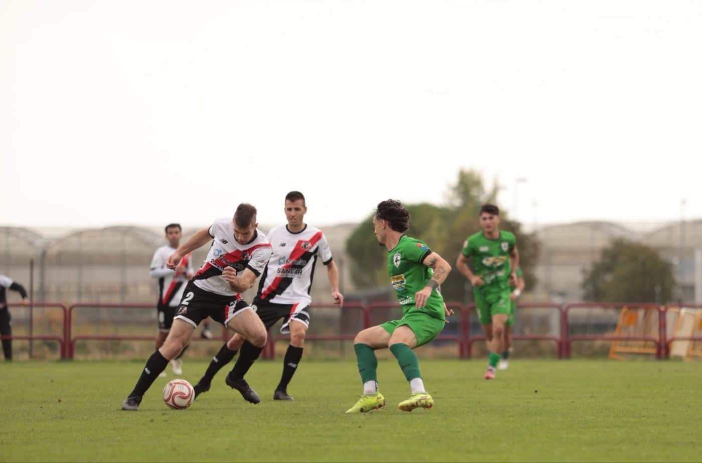 El Náxara estrena su casillero con un empate ante el Barbastro 1 El Náxara estrena su casillero con un empate ante el Barbastro 1