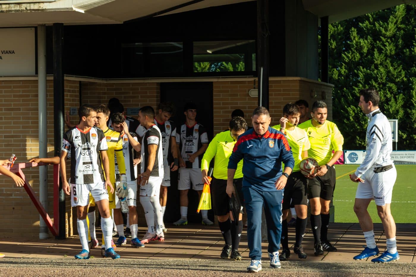 El Haro Deportivo remonta en Viana y mantiene el liderato 3