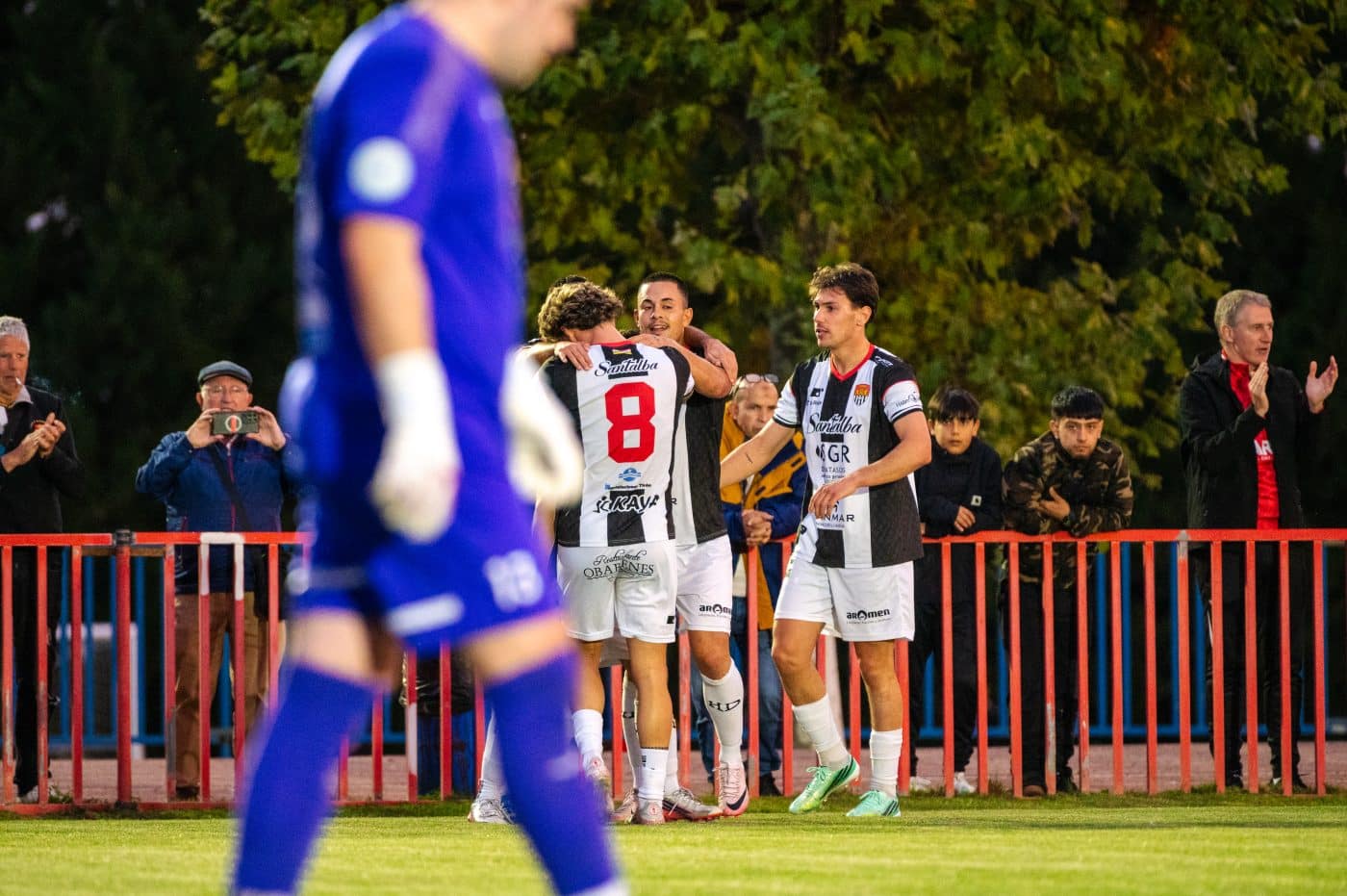 El Haro Deportivo remonta en Viana y mantiene el liderato 12
