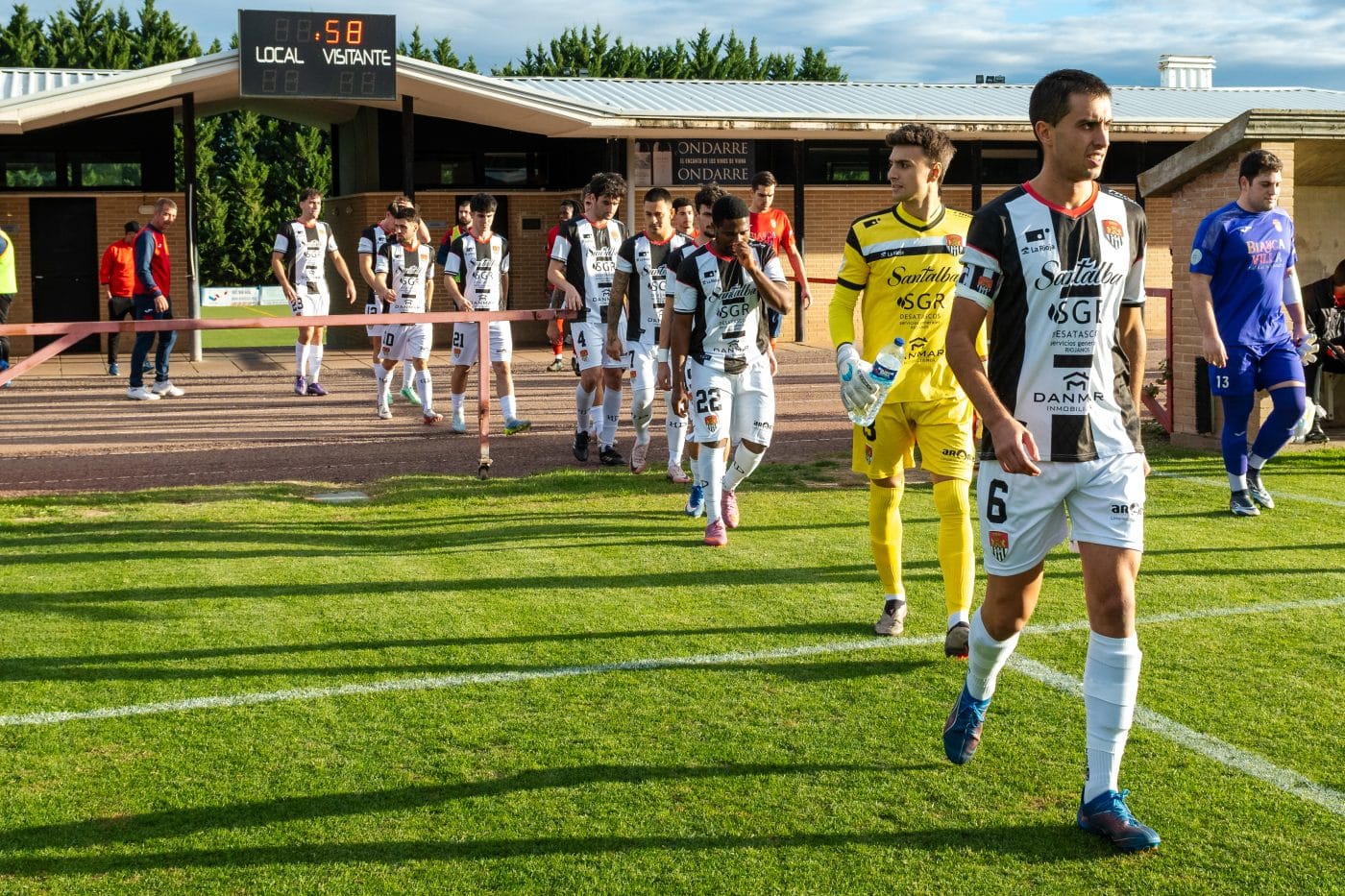 El Haro Deportivo remonta en Viana y mantiene el liderato 4