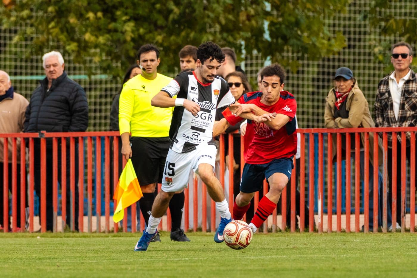 El Haro Deportivo remonta en Viana y mantiene el liderato 8